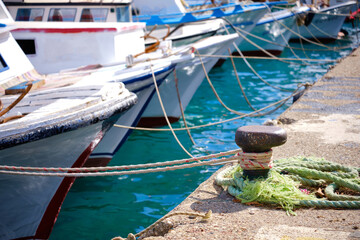 Obraz premium Mooring bollard and moored boats at marina