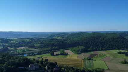 Village de la Roque-Gageac dans le Périgord en France vue du ciel