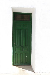 Fototapeta na wymiar lugares de Almansa,puerta verde