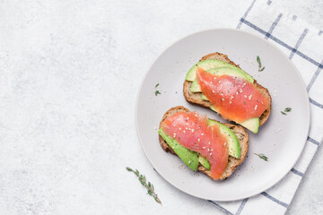 Open sandwich with avocado, smoked salmon and rye bread.