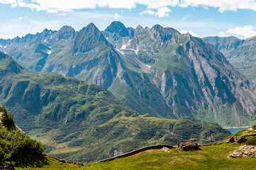 Fototapeta na wymiar mountain landscape in the alps