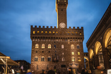 Fototapeta na wymiar Palazzo Vecchio in Piazza della Signoria at night
