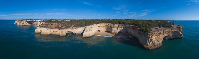 Costa del Algarve, Portugal, a vista de drone.