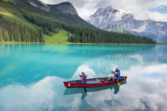 family in a canoe on Emerald Lake