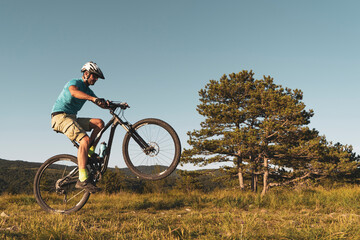 Fototapeta na wymiar Man riding his mountain bike outdoor in nature