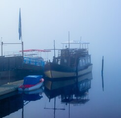 Schiff und Boot auf Titisee im Schwarzwald