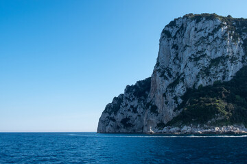 Einfahrt zum Hafen auf der Insel  Capri in Italien