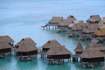 Bungalows d'un hôtel à Moorea, Polynésie française
