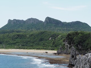 辺戸岬から望む海岸と大石林山の景色（沖縄県国頭郡国頭村辺戸）