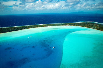 Obraz premium aerial view upon island resort and tropical island