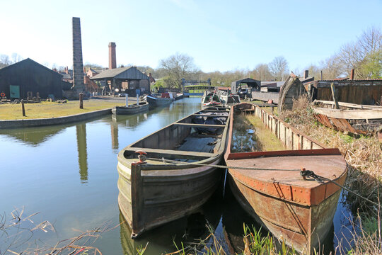 Canal boats on the wharf of the Dudley Canal	