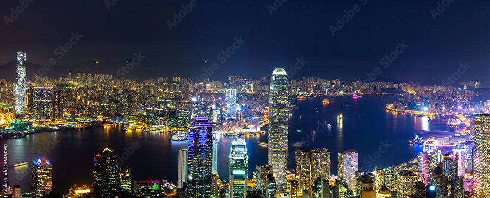 Wall mural Aerial panoramic view of Hong Kong Island and Kowloon at night, Hong Kong city at night from the Victoria peak, China.