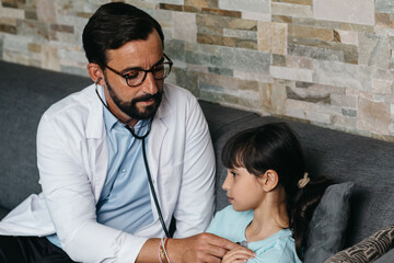 a home doctor who consults a girl