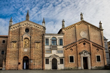 Fototapeta premium padua, italien - piazza del santo mit oratorium des heiligen georg und scuola del santo