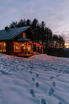 Fototapeta Log Cabin in Vermont with Winter Christmas Lights