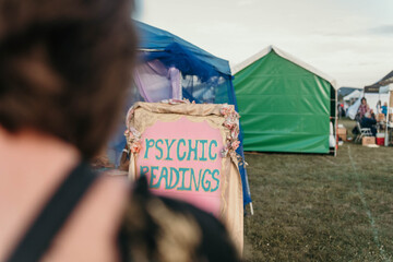 A sign for Psychic readings