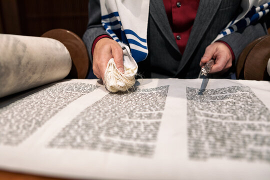 Synagogue: Rabbi Touches Tallit To Reading When Done