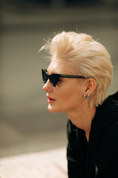 Street Portrait of beautiful woman with retro sunglasses