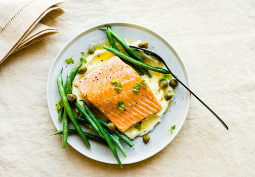 Lemon caper salmon with potato mash and green beans