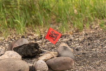 No fire warning flag at campsite 