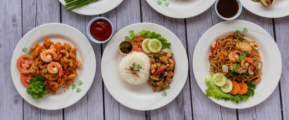 Fototapeta na wymiar Thai Food Mixes with Pad Thai 