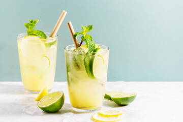 Fototapeta premium Freshmade cocktail with lime and mint