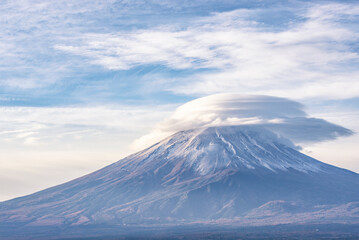 Fototapeta na wymiar Fuji mountain and Lenticular Cloud on Top, Japan