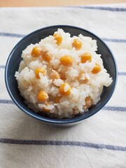 아시아 음식 병아콩과 흰밥
