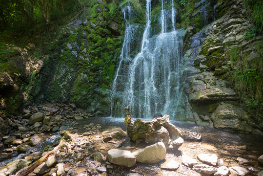 Cascada de Xurbeo, al final de la ruta PR-AS-295 cerca del municipio asturiano de Murias, Asturias