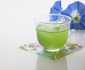冷たい緑茶
