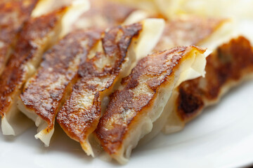 焼き餃子のクローズアップ
