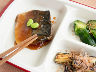 シニア・痴呆症・認知症のお年寄りのための夏のメニューワンプレート介護食【さばのみそ煮】