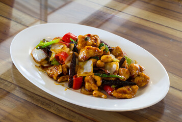 Stir-fried Chicken with cashew nuts