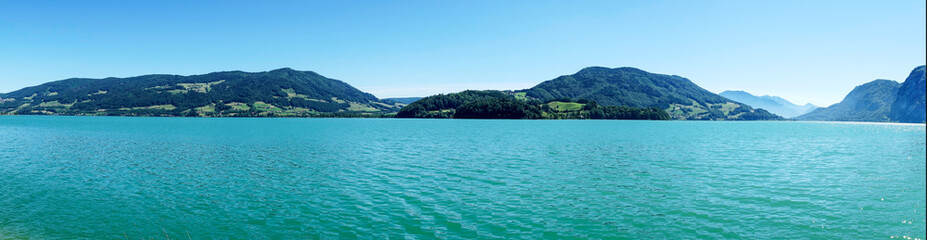 Obraz premium Panoramic view of the beautiful Mondsee lake in Austria