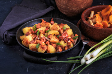Chanterelle Mushrooms with Crispy Sage Potatoes. Fried Chanterelle Mushrooms And Potatoes Recipe.