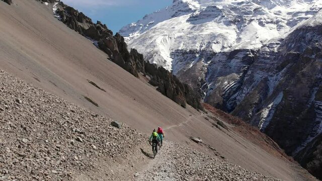 Mountain biking in Nepal. Annapurna Circuit.