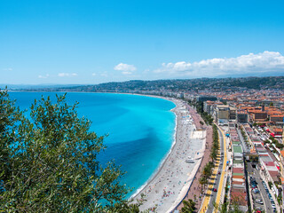 Fototapeta na wymiar vue en hauteur sur la promenade des anglais, à Nice