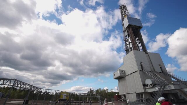 oil derrick timelapse