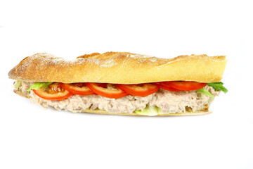 sandwich au thon et crudités sur un fond blanc