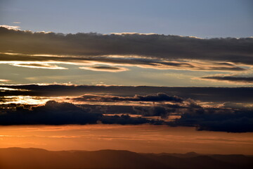 Fototapeta na wymiar Sonnenuntergang über einem Schwarzwaldpanorama