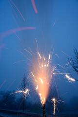 Deutschland, Bodenfeuerwerk zum Jahreswechsel.