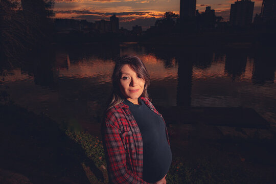 Mulher gravida durante a pandemia de mascara 