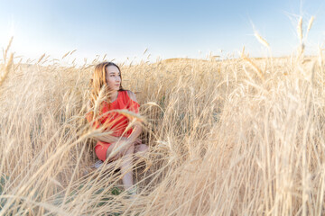 Beautyful young women sitting in wheat field