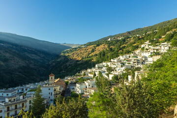 Fototapeta na wymiar white villages on the side of a mountain