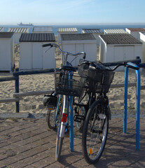 Vélo sur la plage de Calais