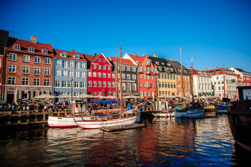 Fototapeta premium Nasyp Nyhavn na starym mieście w Kopenhadze.