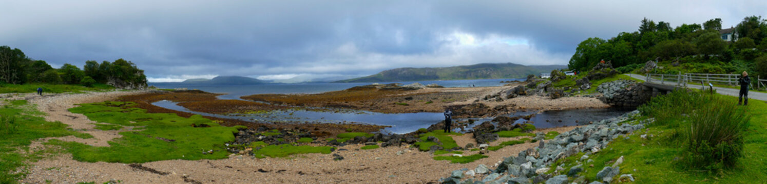 Loch Eishort K&uuml;ste bei Ord, Isle of Skye, mit Blick auf die Guillin Mountains