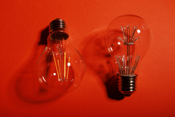 bombillas de led apagadas sobre un fondo de color rojo