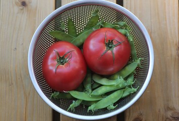 トマトとサヤエンドウ