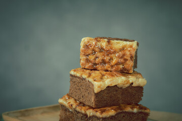 Caramel toffee cake with bean